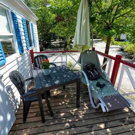 4 Etoiles - Piscine - Ccaific *
