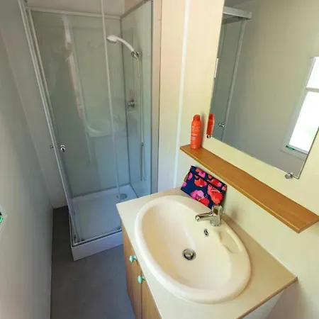 4 Etoiles - Piscine - Ccaific * Die