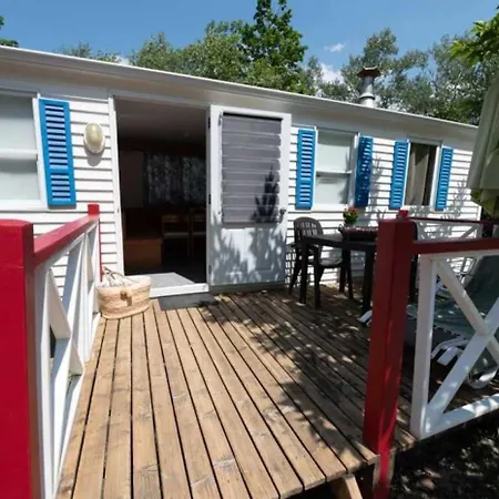 4 Etoiles - Piscine - Ccaific Die
