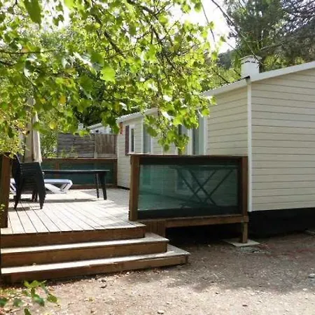 4 Etoiles - Piscine - Ccaific