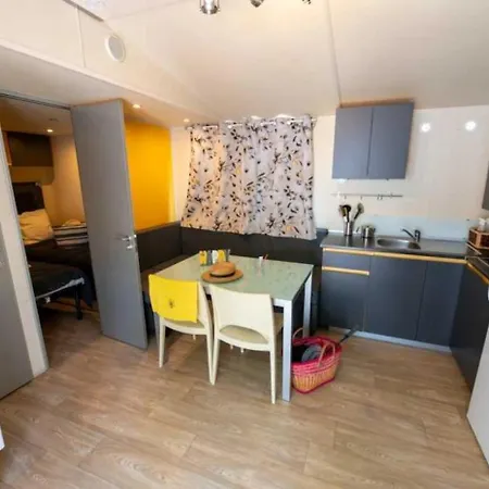 4 Etoiles - Piscine - Ccaific * Die