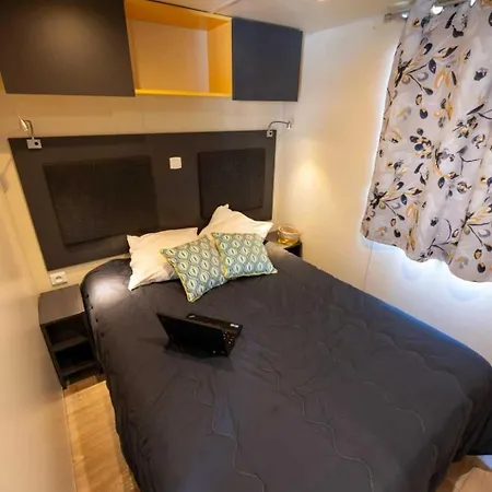 4 Etoiles - Piscine - Ccaific Die