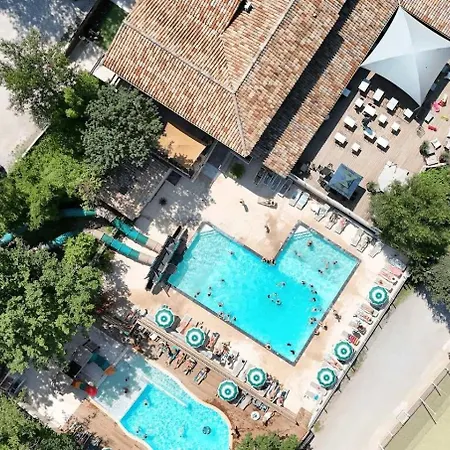 4 Etoiles - Piscine - Ccaific * Die