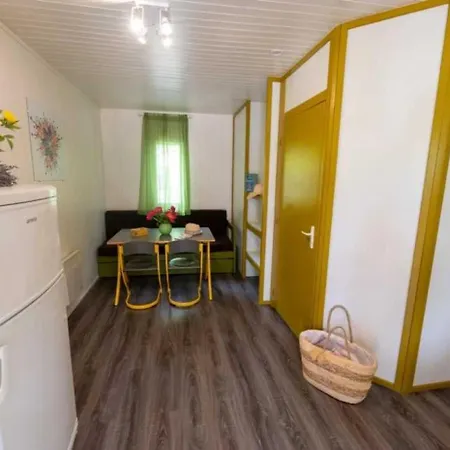 4 Etoiles - Piscine - Ccaific Die