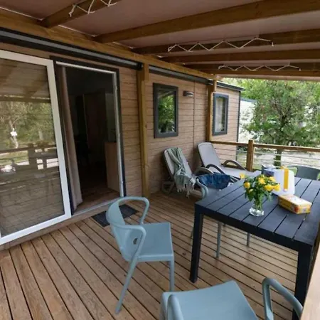 4 Etoiles - Piscine - Ccaific